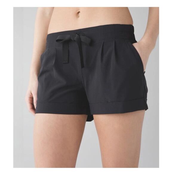 Lululemon Spring Break Away Short Size 8 Black 2.5” First Release - Picture 1 of 12